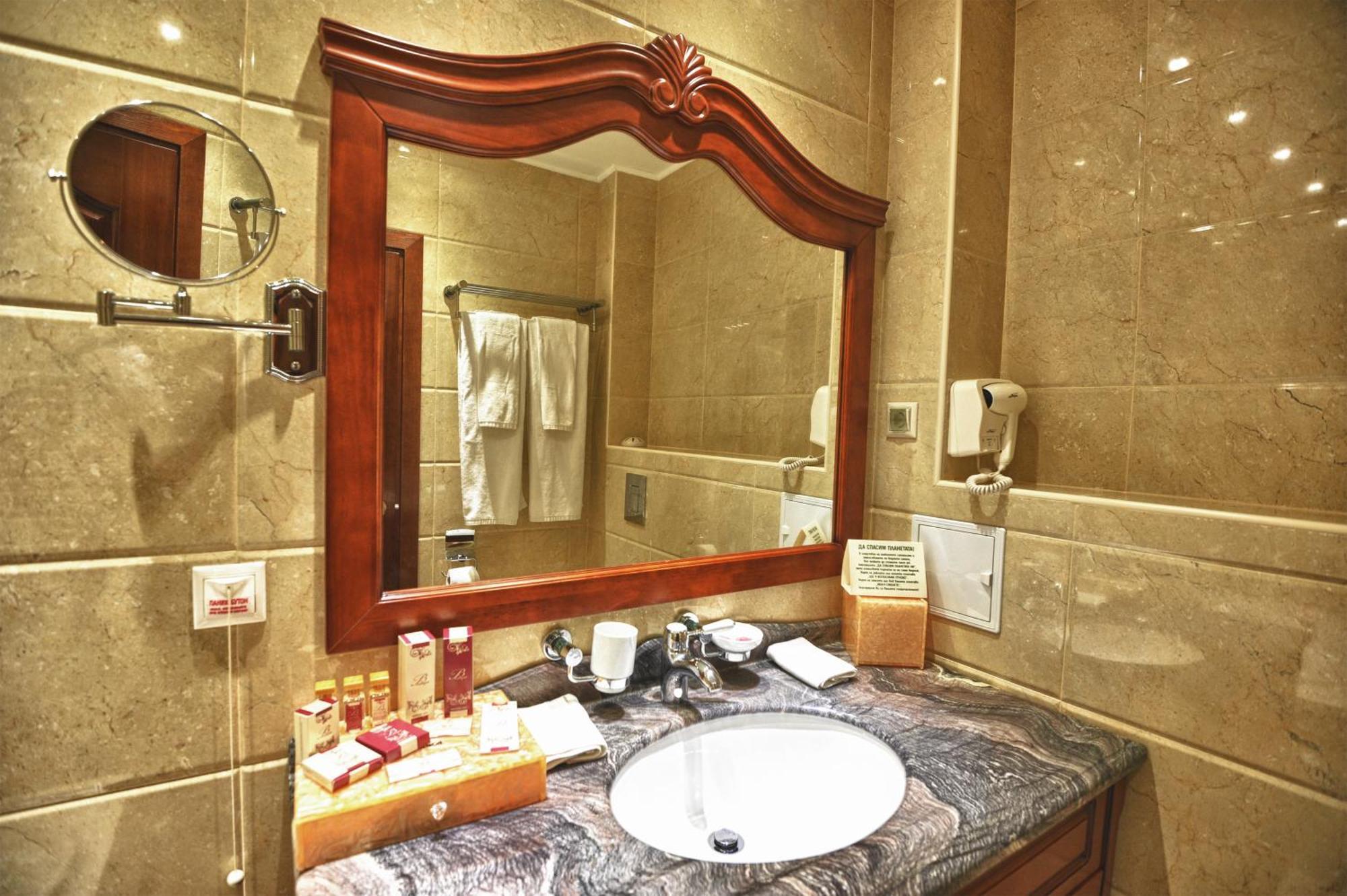 Park Hotel ستارا زاغورا المظهر الخارجي الصورة Bathroom mirror
