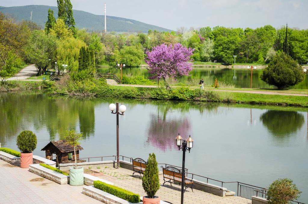 Park Hotel ستارا زاغورا المظهر الخارجي الصورة The river at the town of Vratsa