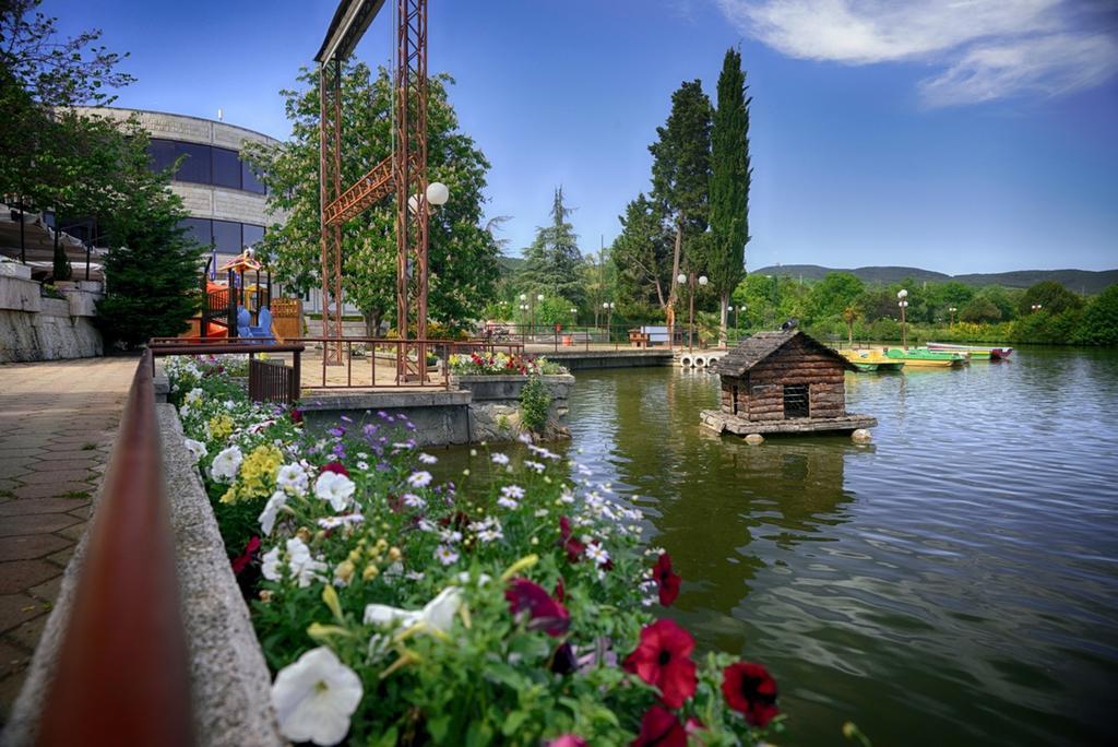 Park Hotel ستارا زاغورا المظهر الخارجي الصورة The lake of the town